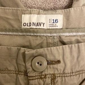 Old Navy Capri w/ Cargo Pockets-Khaki-Size 16-EUC-Adjustable Tie bottom